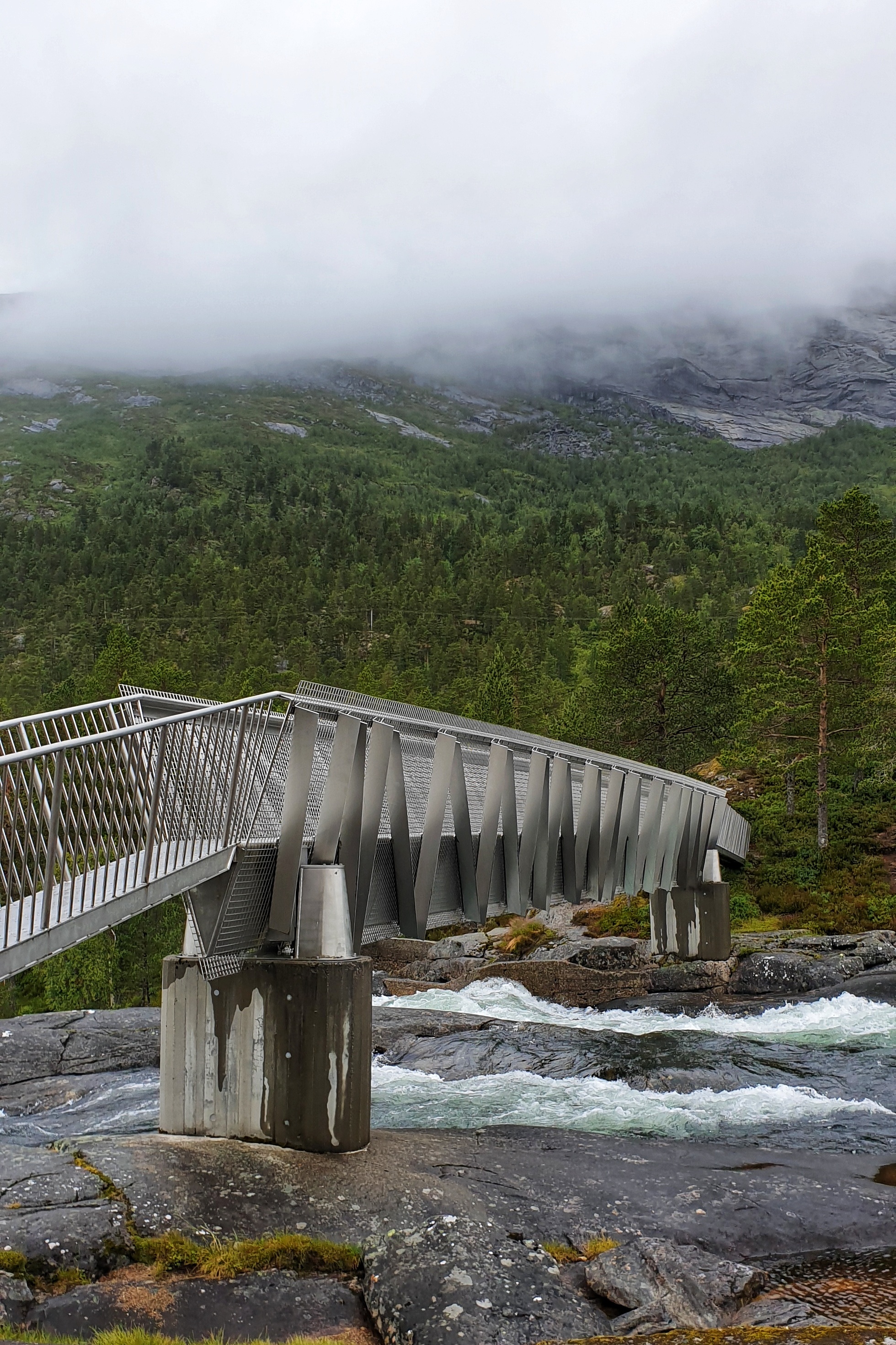 The bridge across Likholefossen on Gaularfjell