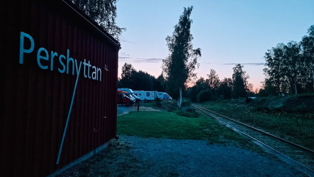 View of the Pershytta Ställplats in sunset.