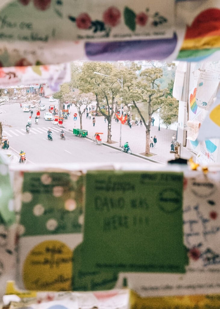 Views through Post-it notes at the Note Coffee.